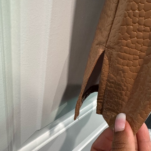 🔵 SHEIN Glossy Tan Faux Leather Croc-Embossed Pants Size Medium 6 - Picture 6 of 10